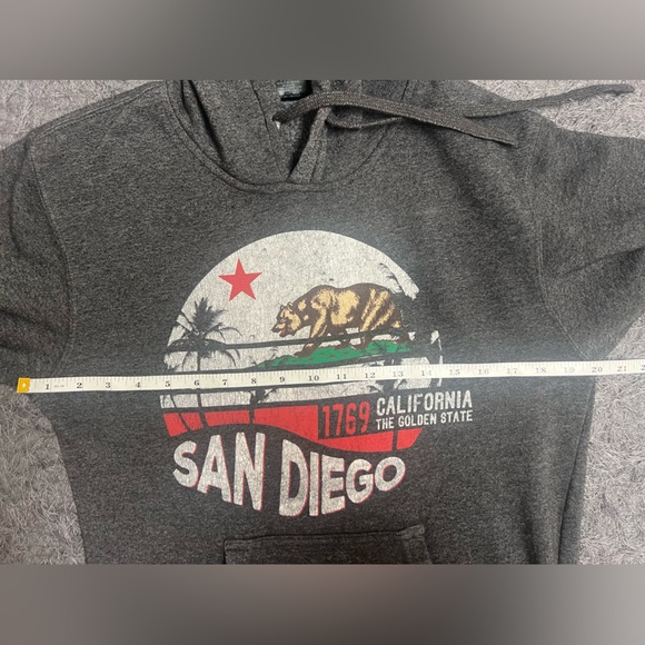 Y2K Gray California Hoodie! - Picture 12 of 13